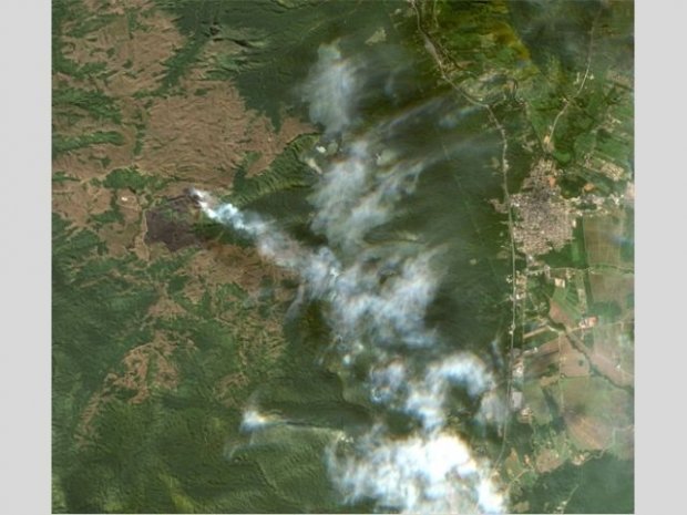 Imagens de satélite mostram fumaça e destruição de incêndio florestal no Norte de SC