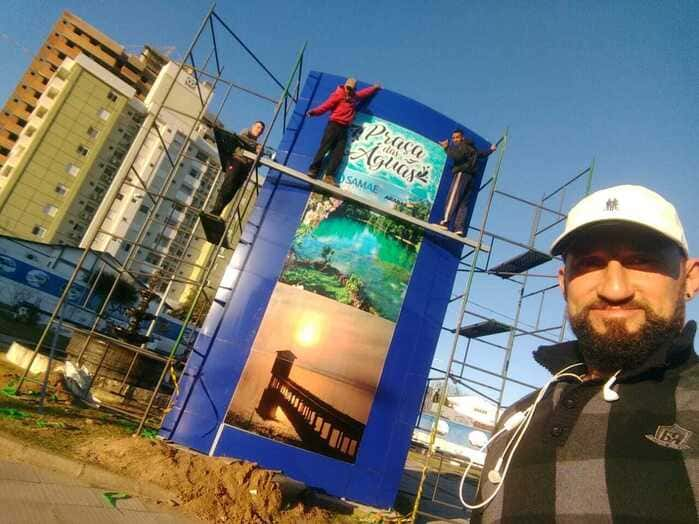 Praça das Águas de Araranguá exalta  mananciais naturais em novo totem